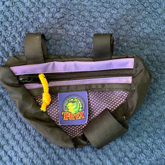 Dog leash and poo bag holder - Picture 2 of 4